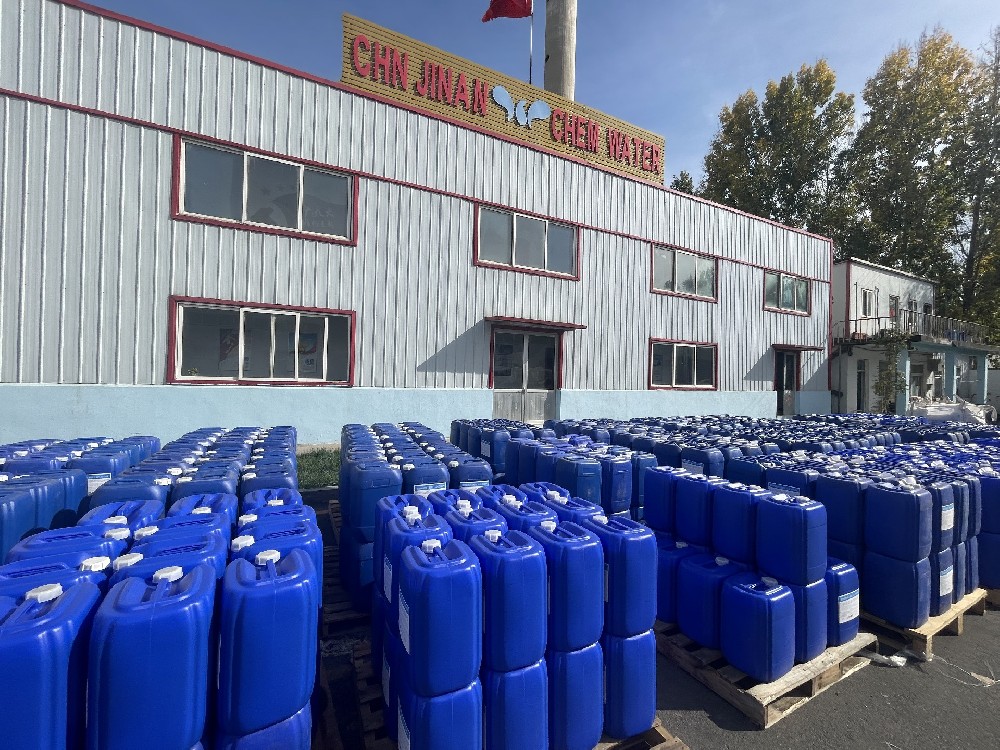 供熱采暖季來(lái)臨，40噸熱網(wǎng)阻垢劑發(fā)貨！